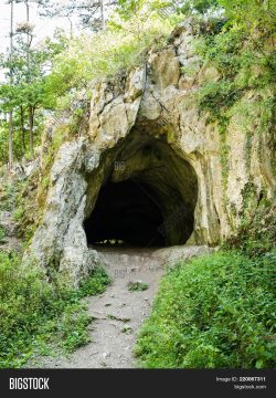 Curse Of The Iron Door Chapter 1